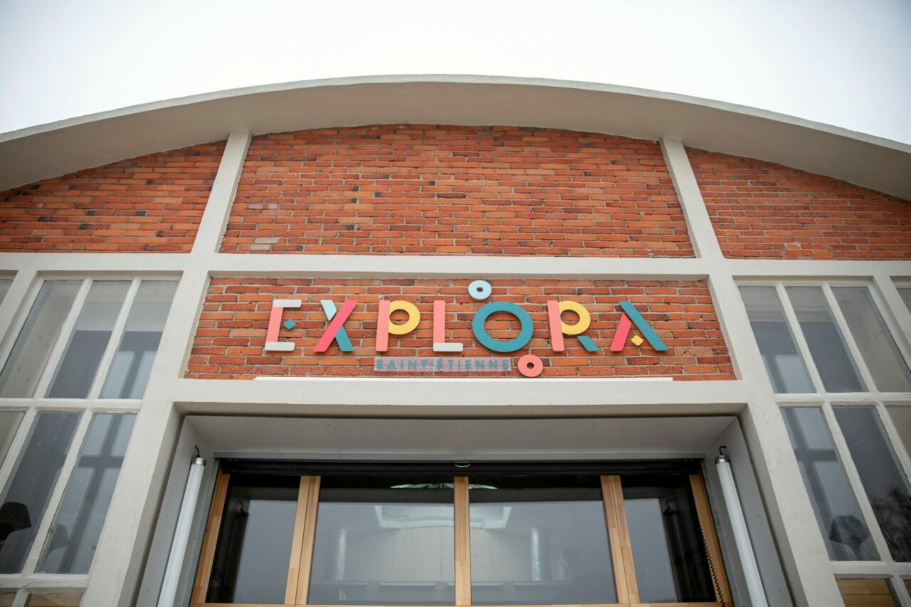Façade et entrée du bâtiment d'Explora : ExploraLab